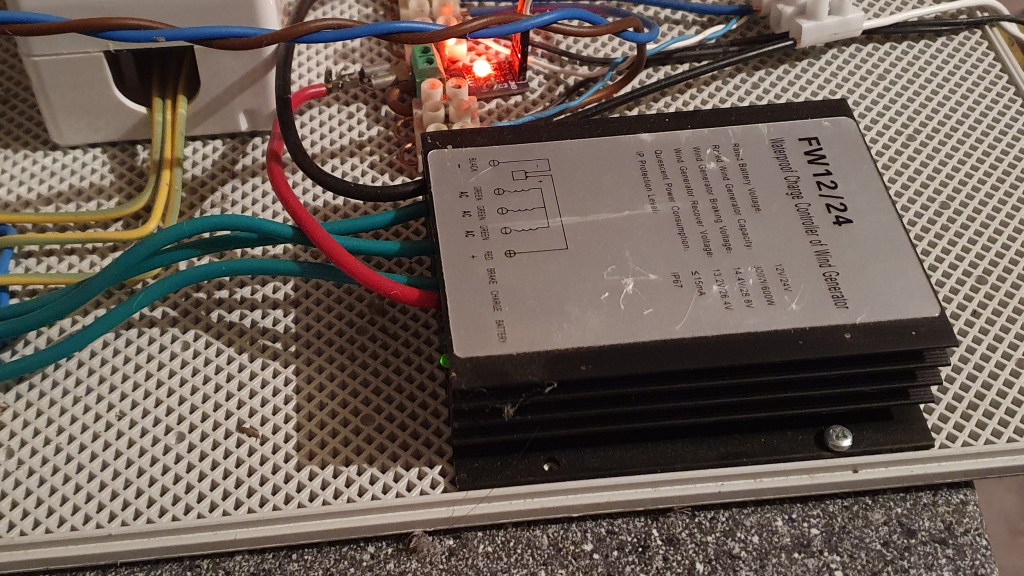 Regulátor větrné elektrárny FW&nbsp;12/24